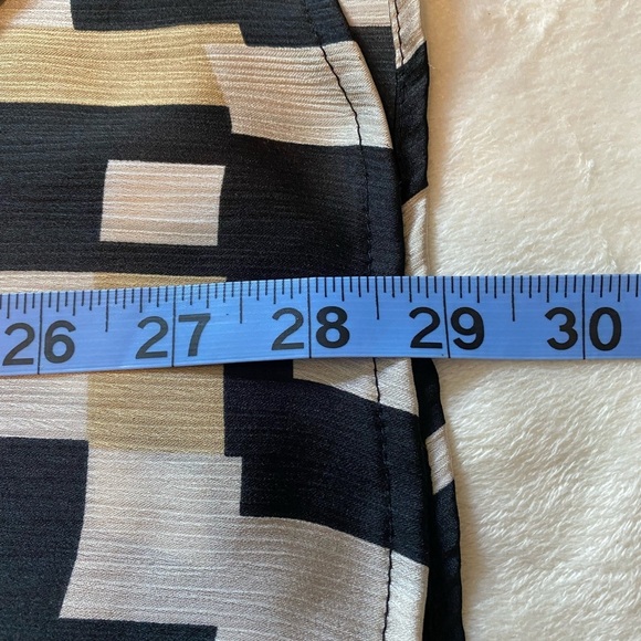 Chic Geometric Black and Cream Women's Top - Picture 10 of 10